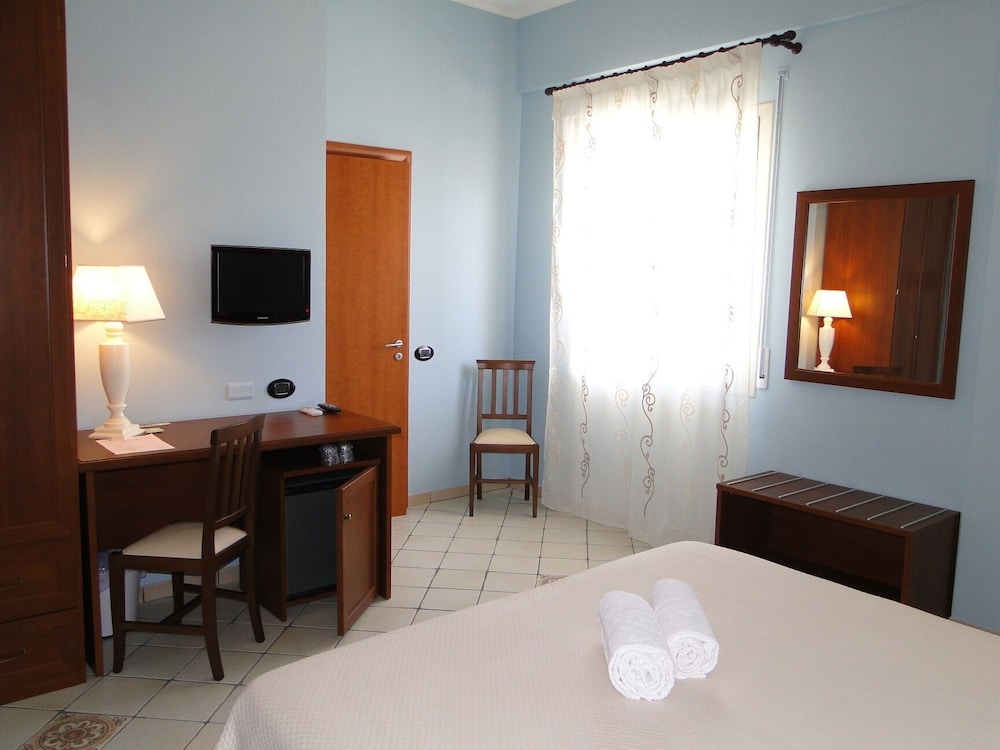 Standard Double or Twin Room photo 2