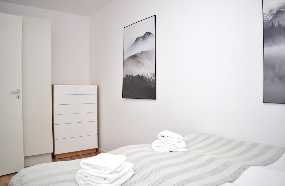 Apartment photo 2