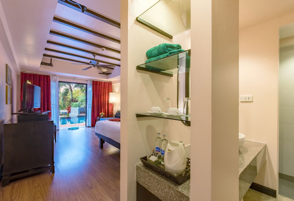 Deluxe Room, Pool Access - Photo 16