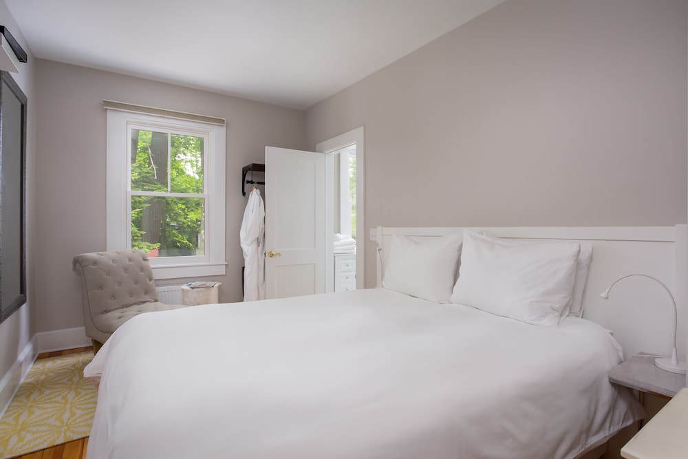 Standard Double Room, 1 Queen Bed, Private Bathroom photo 2