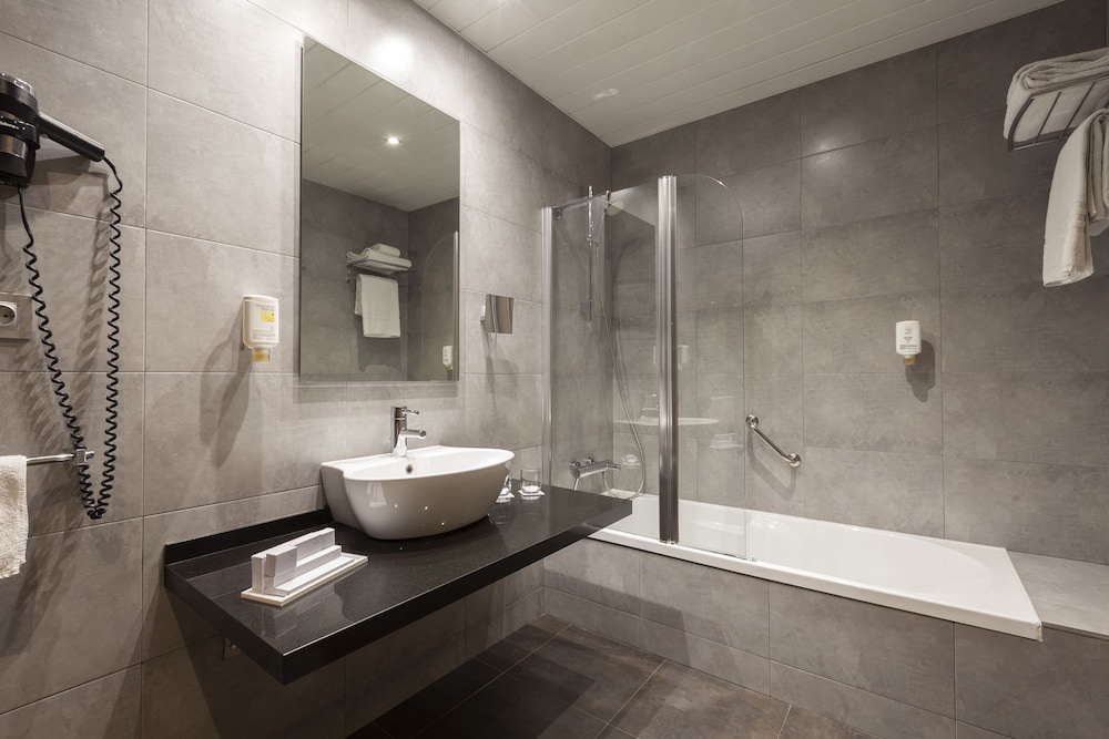 Double or Twin Room - Photo 13
