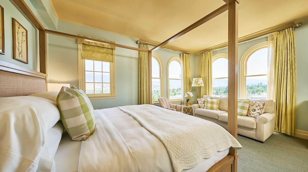 Premium Room, 1 King Bed, City View photo 3