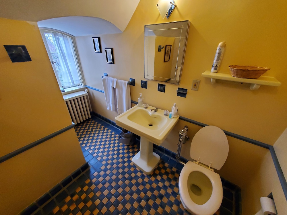 Standard Room, 2 Twin Beds, Non Smoking, Private Bathroom - Photo 8