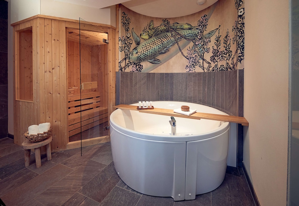 Suite, 1 King Bed (Spa) photo 3
