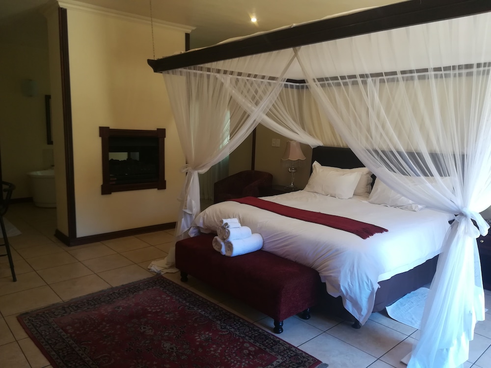 Executive Suite, 1 King Bed, Non Smoking, Garden View photo 1