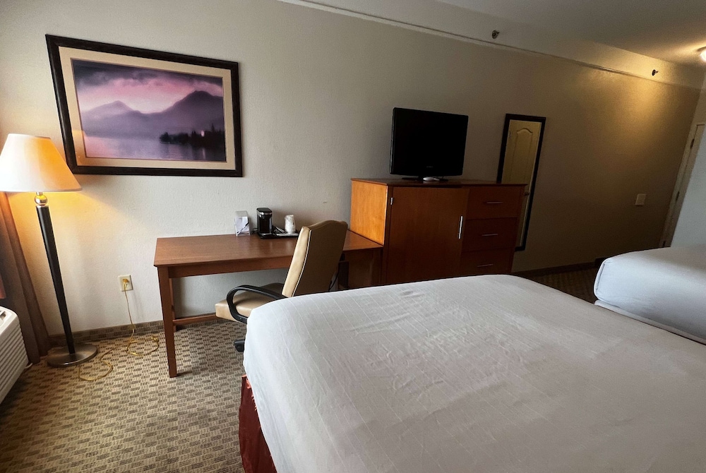 Room, 2 Queen Beds, Accessible, Non Smoking (Roll-In Shower) - Photo 4
