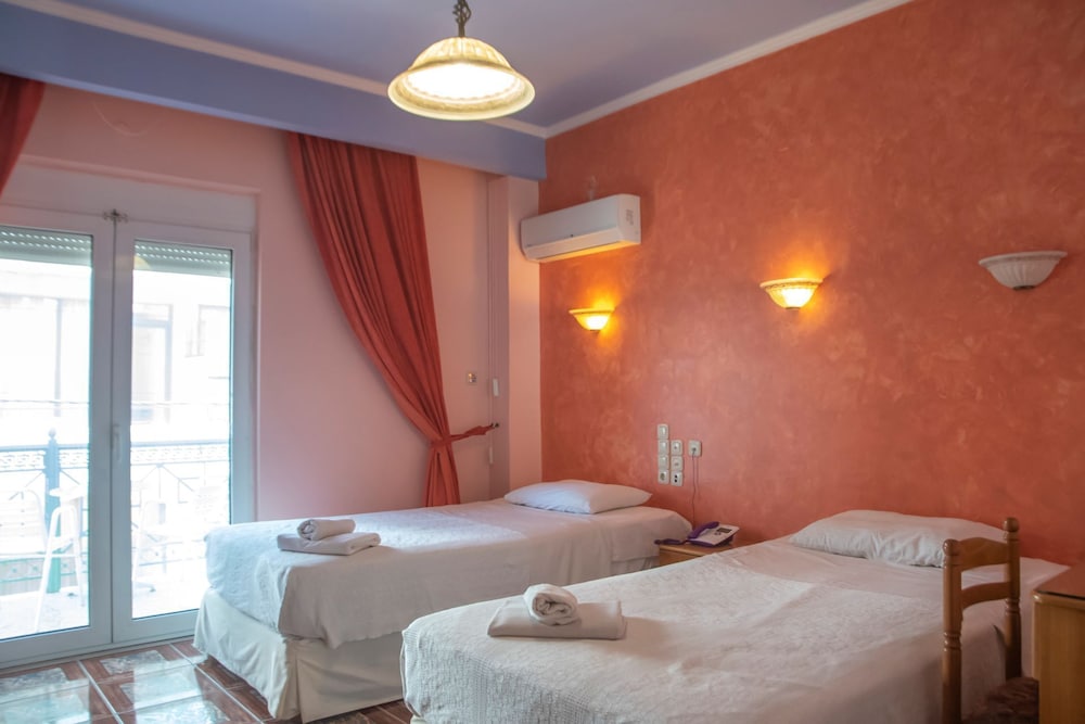 Basic Twin Room, 2 Twin Beds photo 3