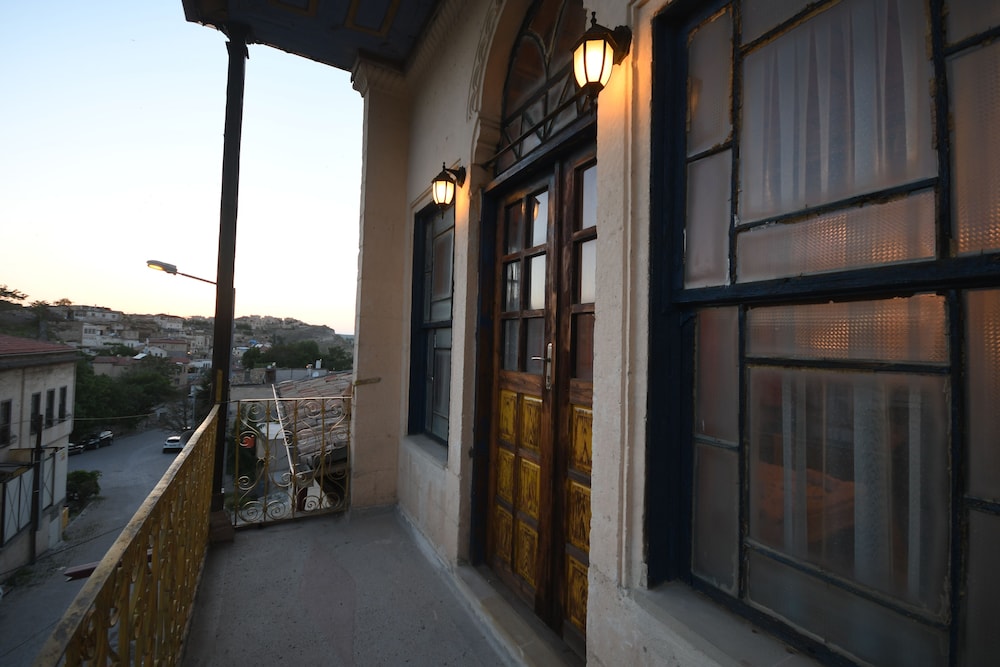 Historic Wooden Door Room photo 3