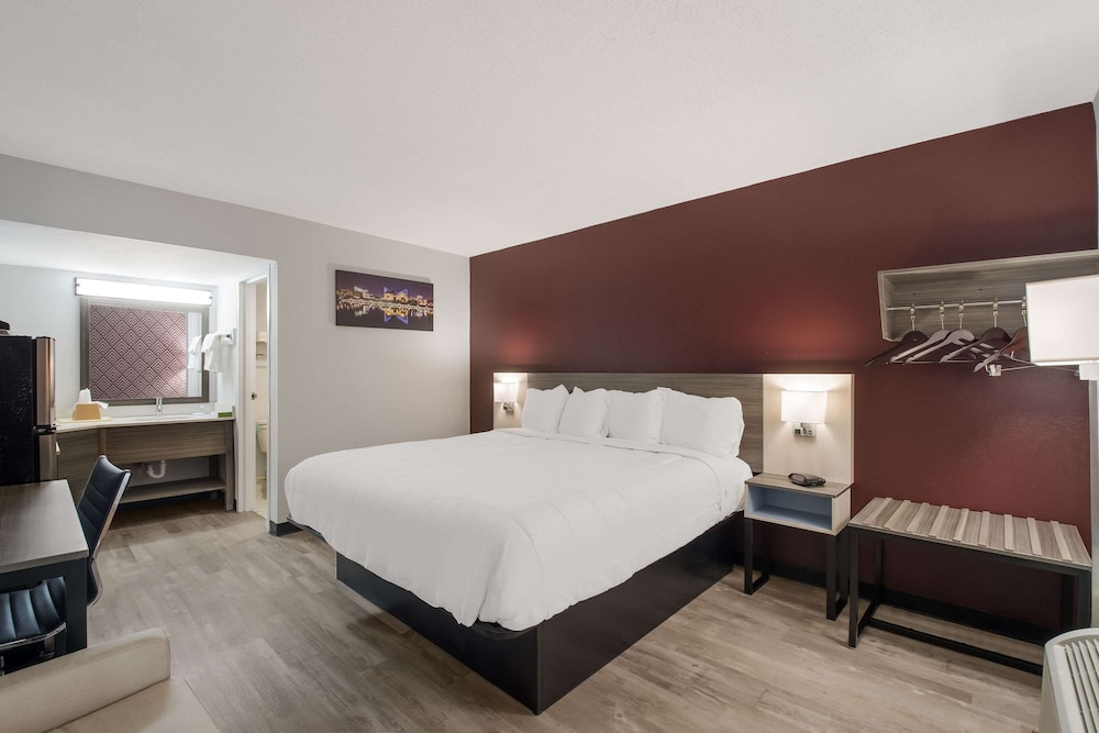 Suite, 1 King Bed, Non Smoking - Photo 1