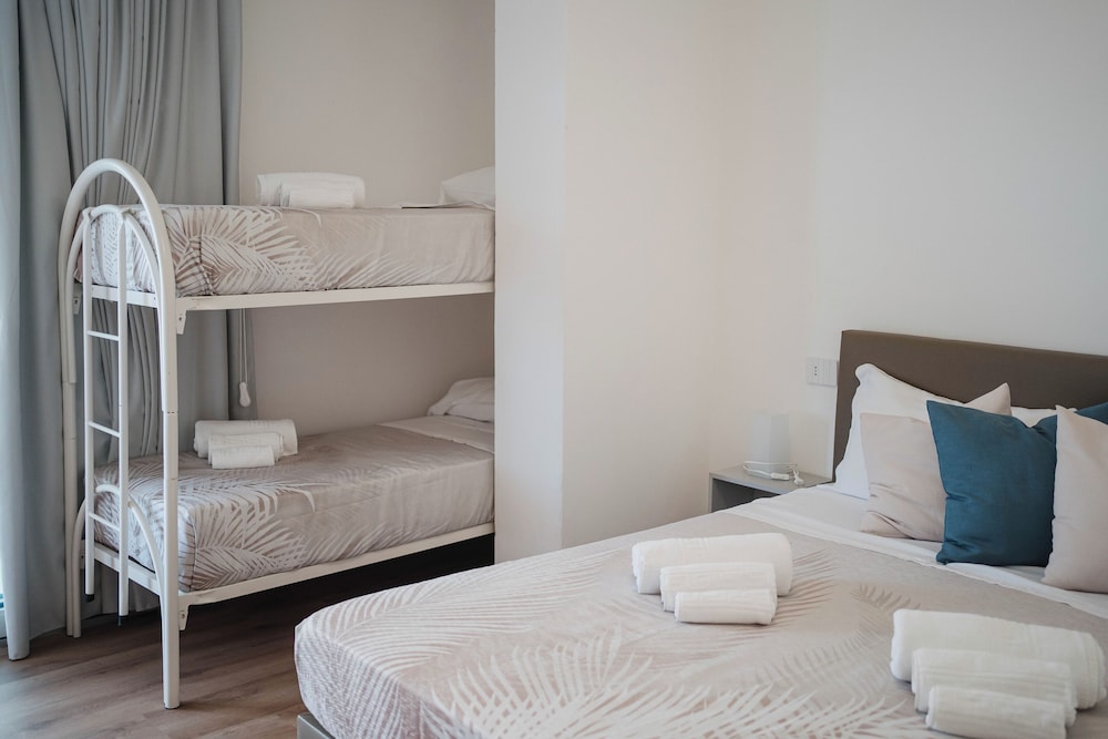 Deluxe Quadruple Room, Sea View