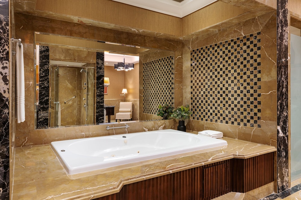 Grand Suite, 1 king Bed, Sea View, Dubai Airport Transfers, Club Lounge Access, Happy Hour — photo 2