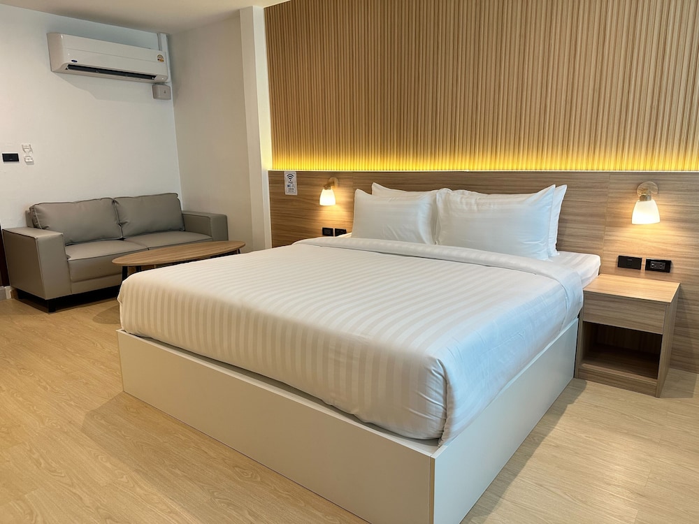 Deluxe Double Room, Non Smoking, City View photo 2