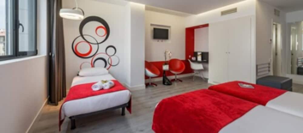 Triple Room thumbnail 5