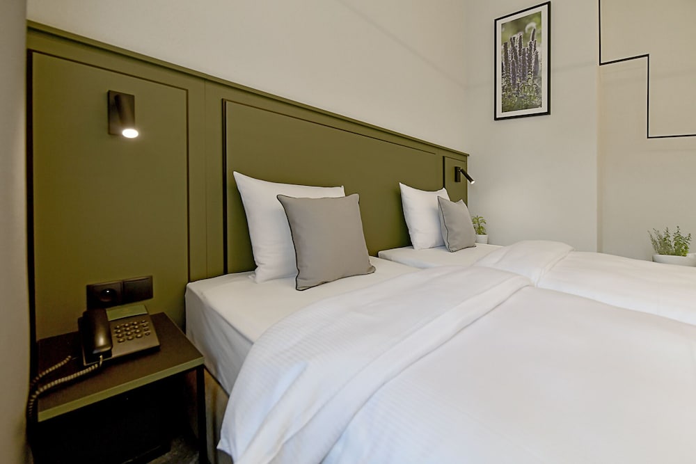Standard Twin Room - Photo 12