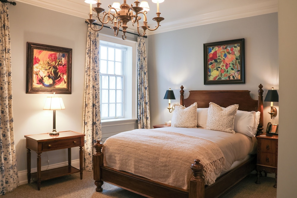 Standard Room, 1 Queen Bed photo 1