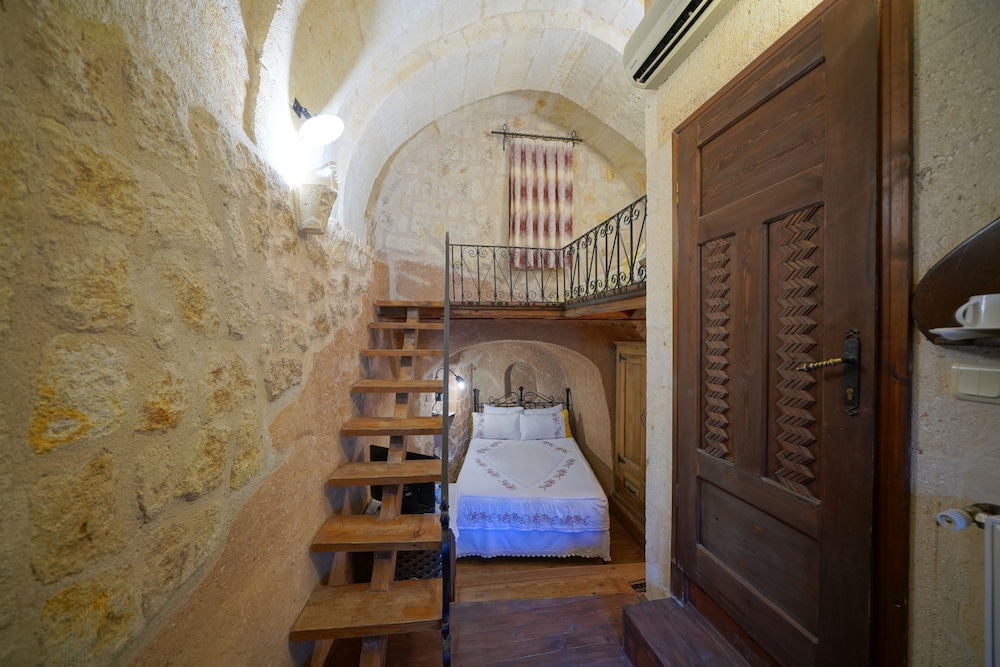 Cave Room photo 3