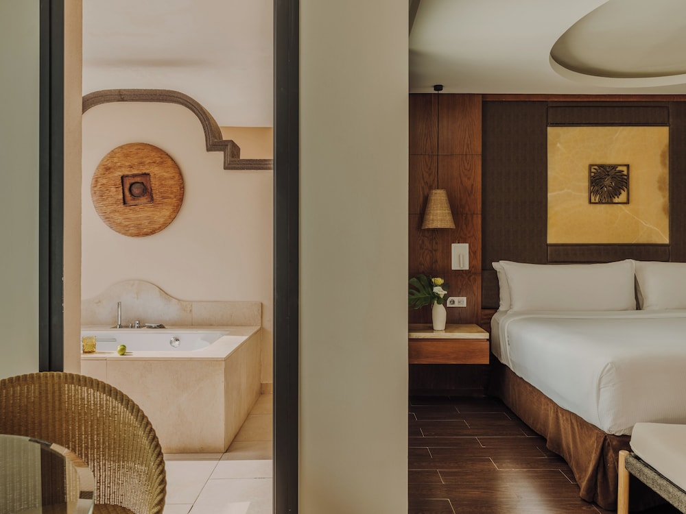 Deluxe Room, Partial Ocean View (Redlevel with Whirlpool) - Photo 1