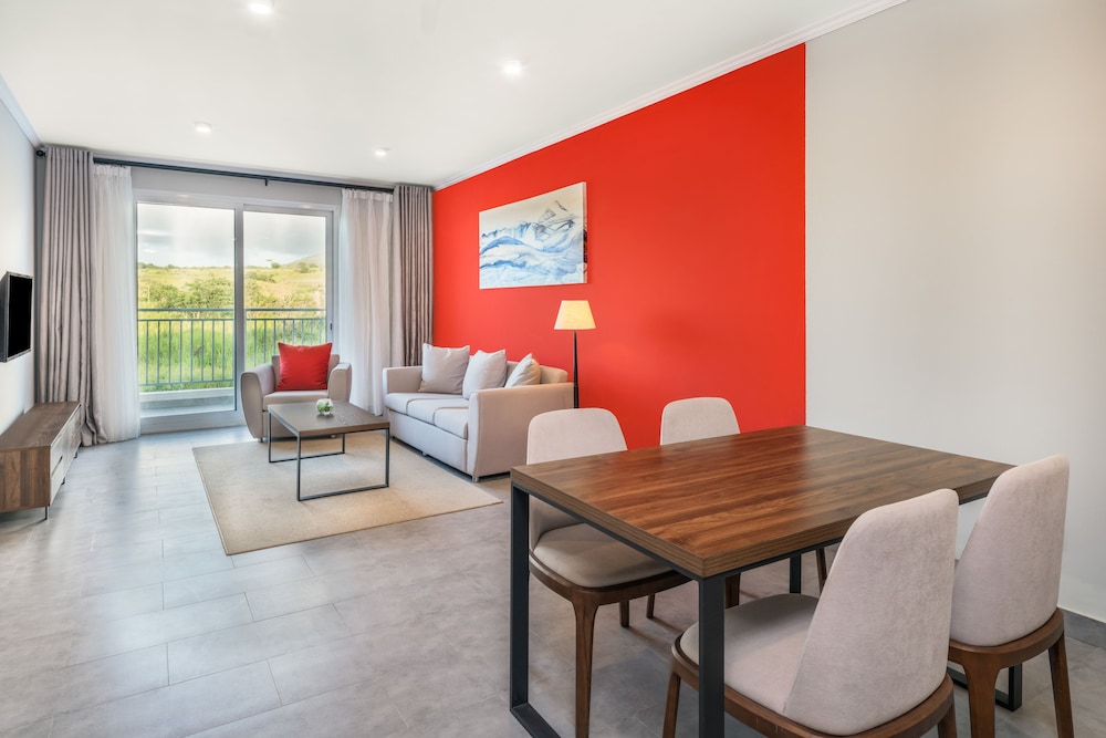 Junior Suite, Non Smoking, Ocean View (1 Queen & 2 Twin Beds) photo 3