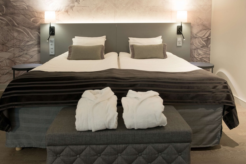 Family Room, Multiple Beds - Photo 3
