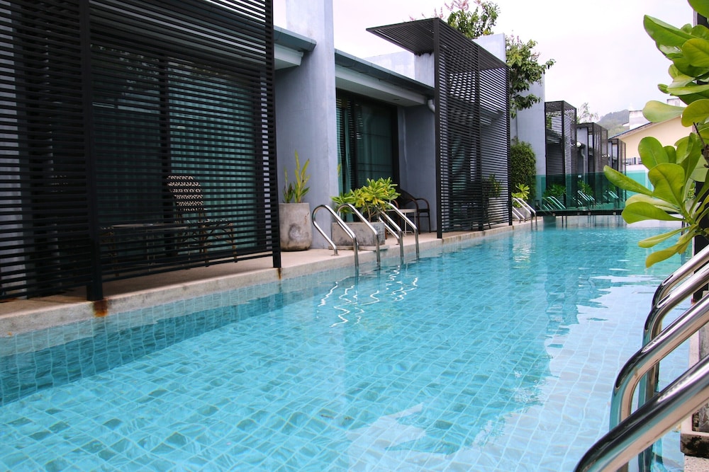Premier Deluxe Pool Access - Photo 22