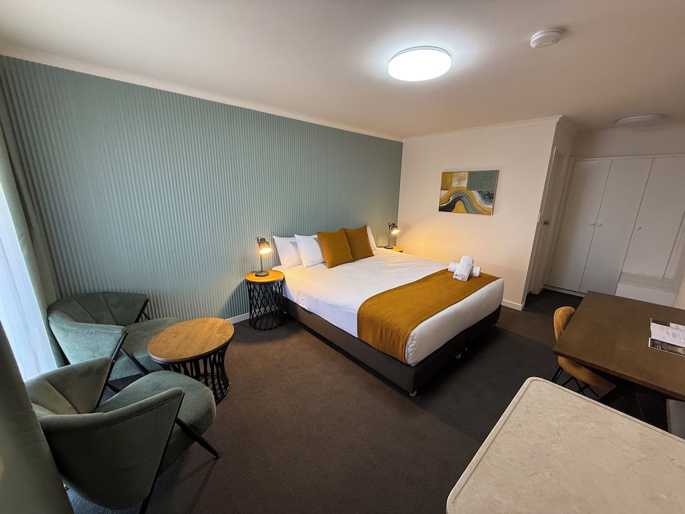 Deluxe King Room photo 1