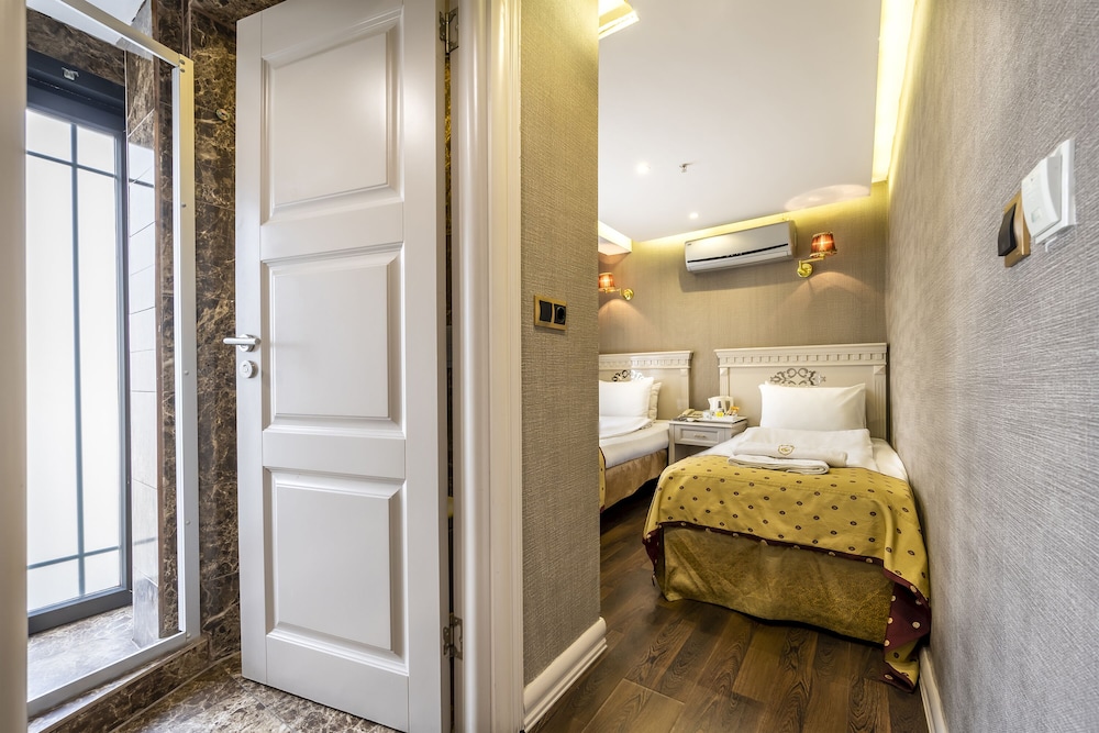 Economy Twin Room photo 1