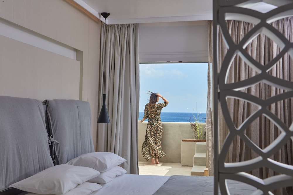 Deluxe Suite, Sea View - Photo 8
