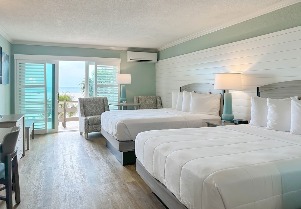 Room, 2 Queen Beds, Refrigerator & Microwave, Beach View (Gulf Front) photo 2