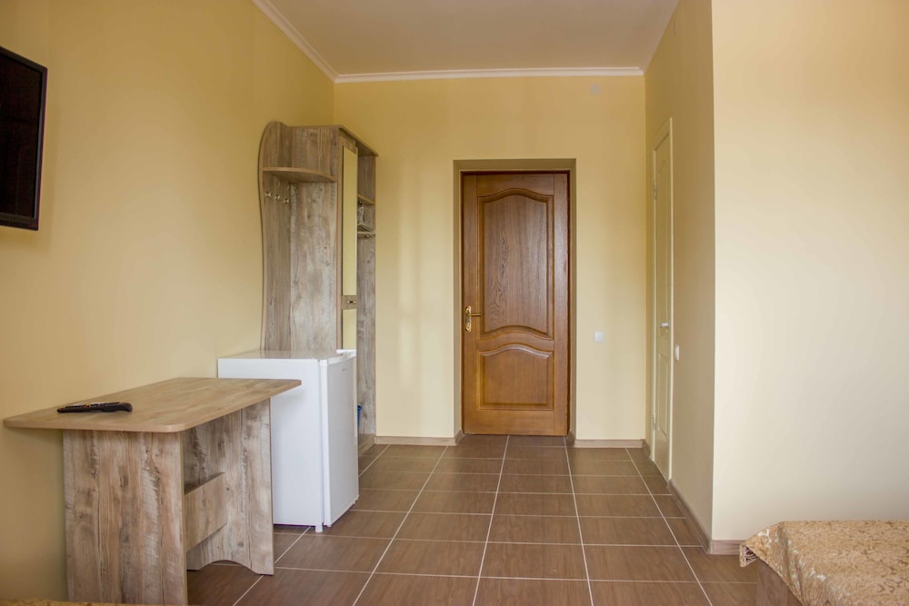 Standard Triple Room, Pool Access photo 3