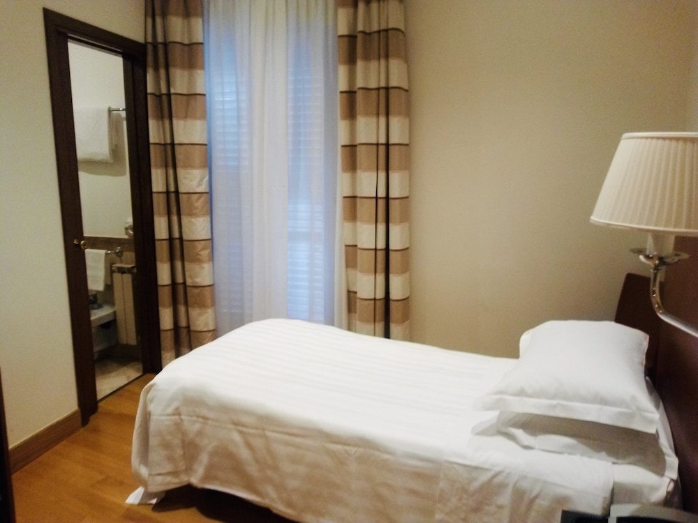 Standard Single Room photo 2