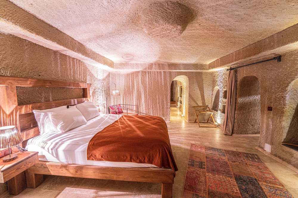 Grand Suite, 1 King Bed with Sofa bed, Jetted Tub photo 3