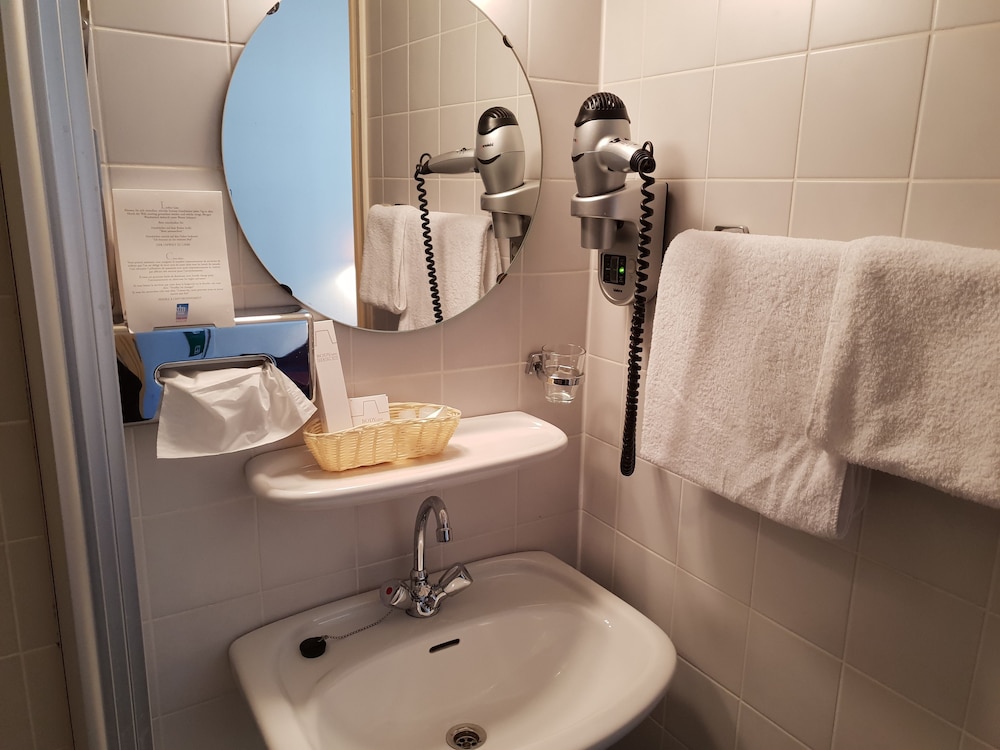 Economy Double Room photo 3