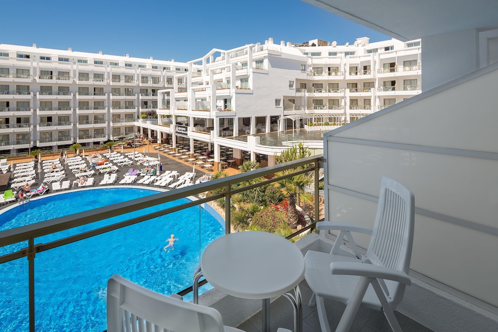 Premium Quadruple Room, Pool View (2+2) - Photo 1