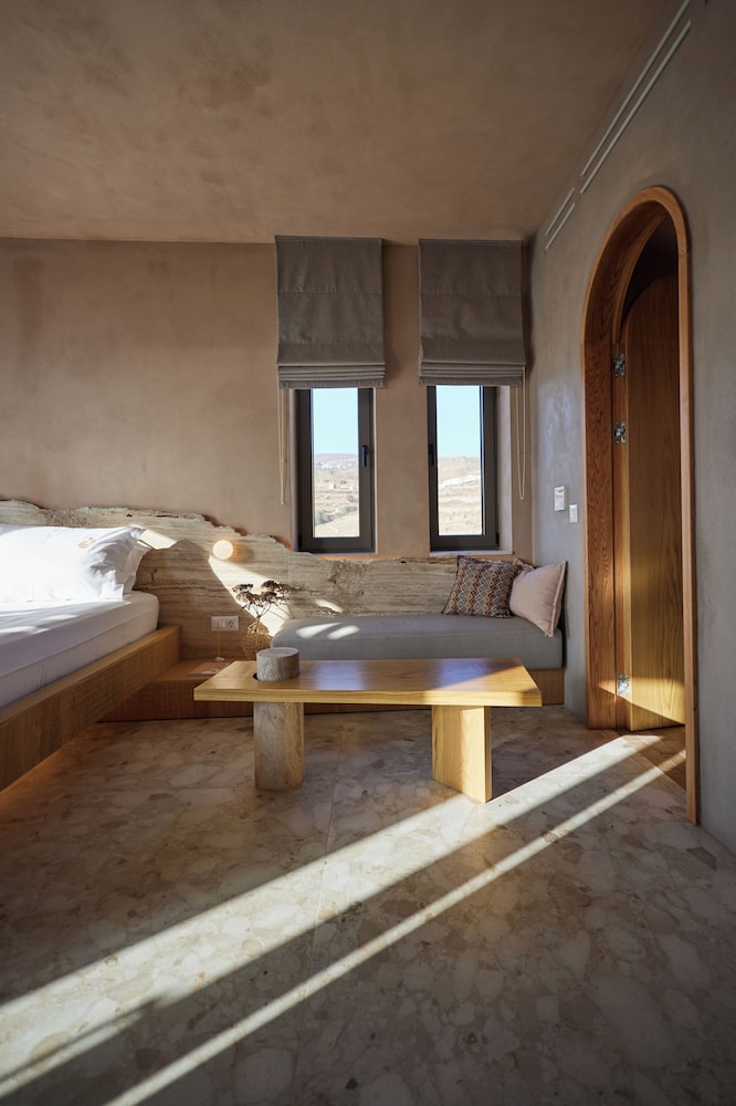 Standard Suite - Photo 9