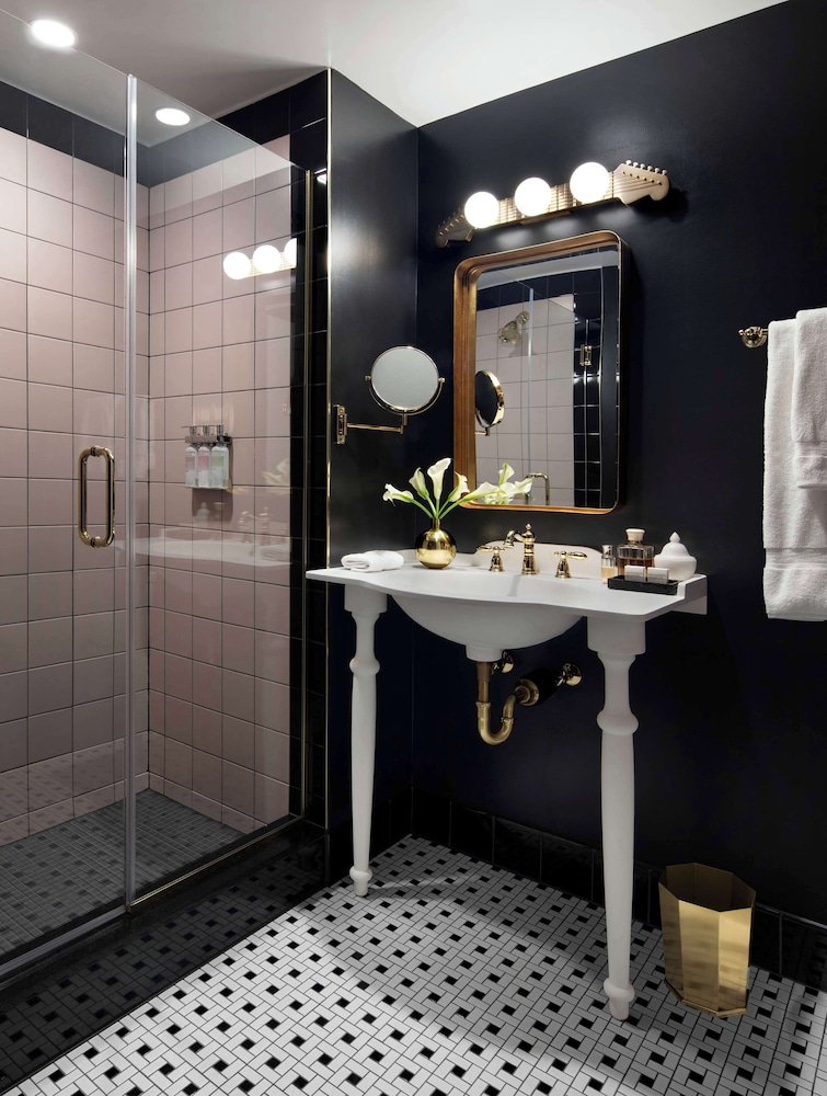 Room, 2 Queen Beds, Accessible (Mobility & Hearing, 3x3 Shower) - Photo 10