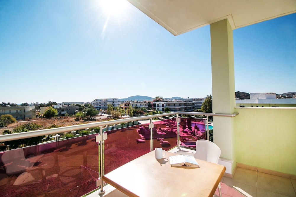 Superior Room, 1 Bedroom, Pool View photo 2