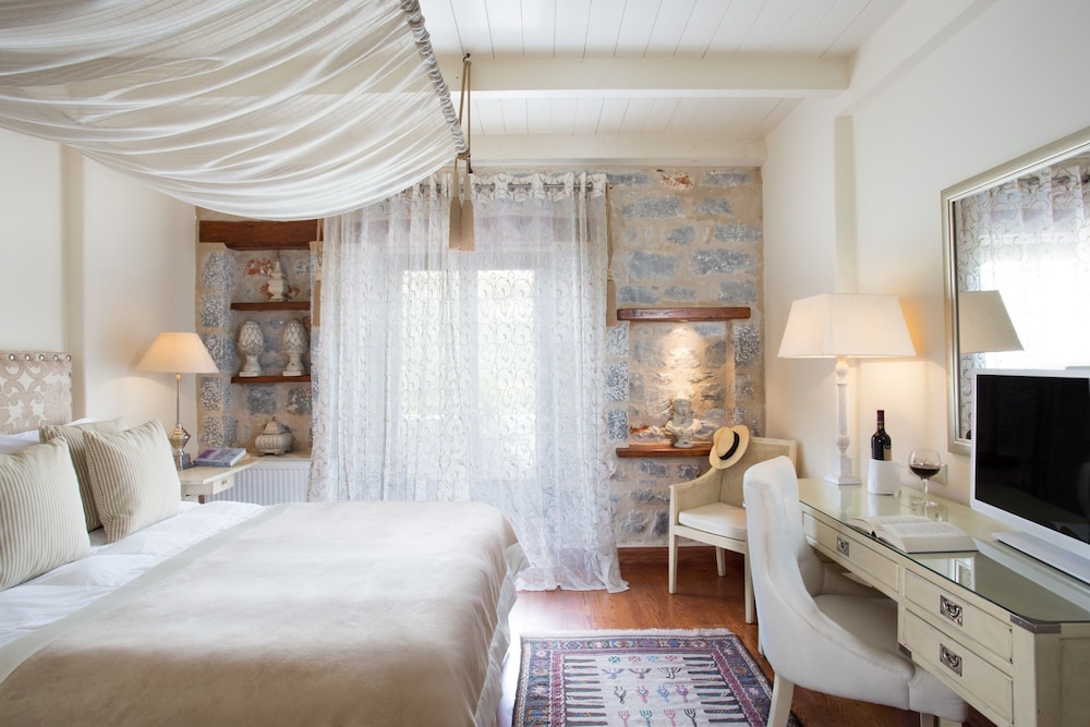 Superior Double Room, Partial Sea View