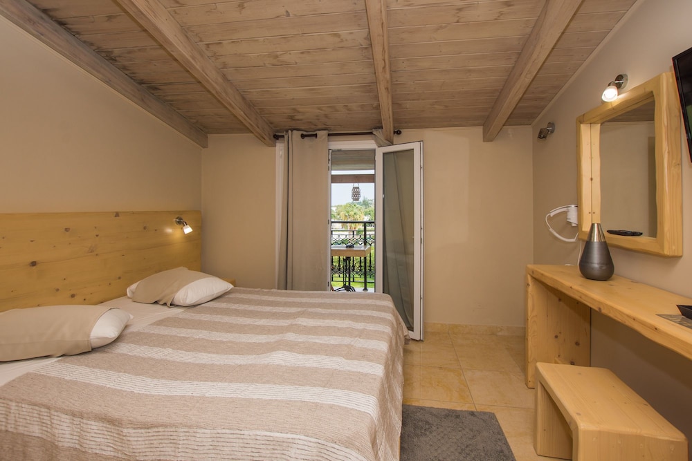 Deluxe Room (Panoramic View) - Photo 1