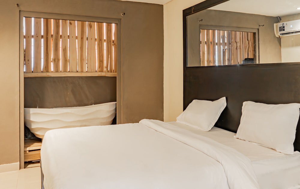 Standard Suite - Photo 8