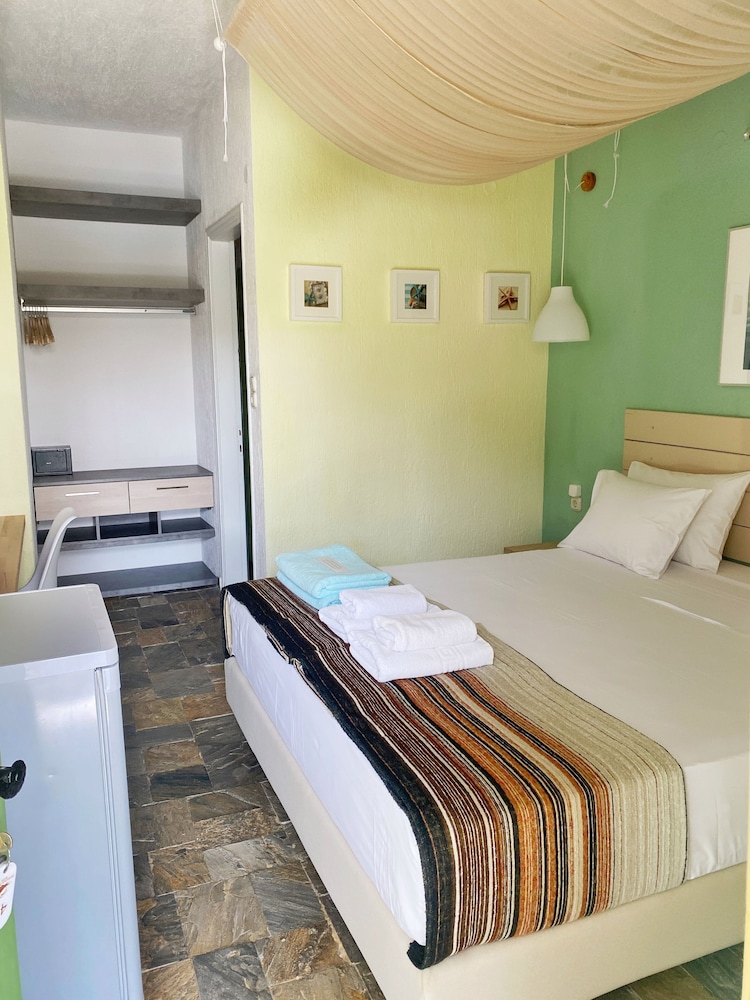 Classic Double Room, Pool View, Garden Area photo 2