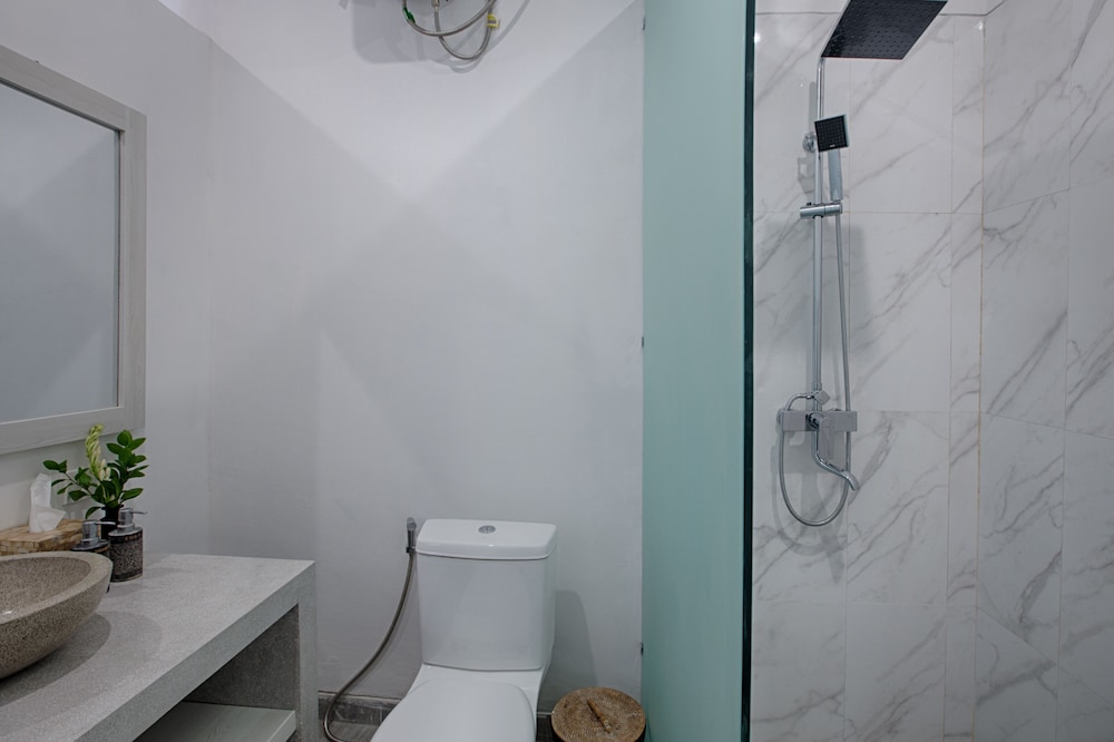 Deluxe Ground Floor - Photo 16