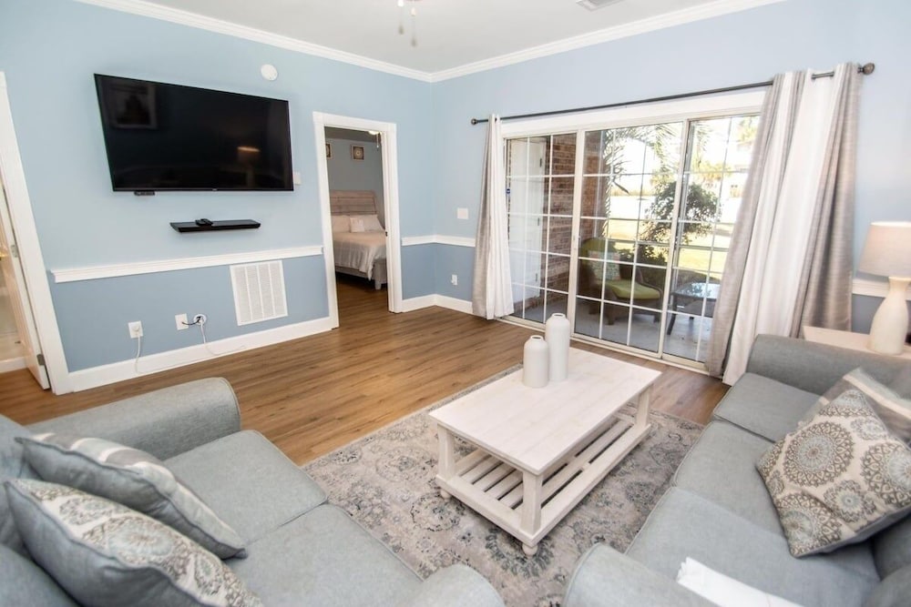 Condo, 2 Bedrooms