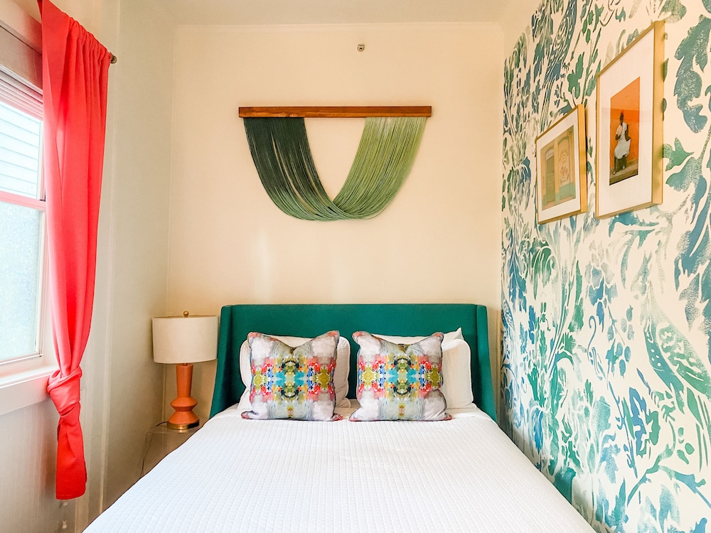 Room 4 - First Floor - 21+ Adult Only photo 3