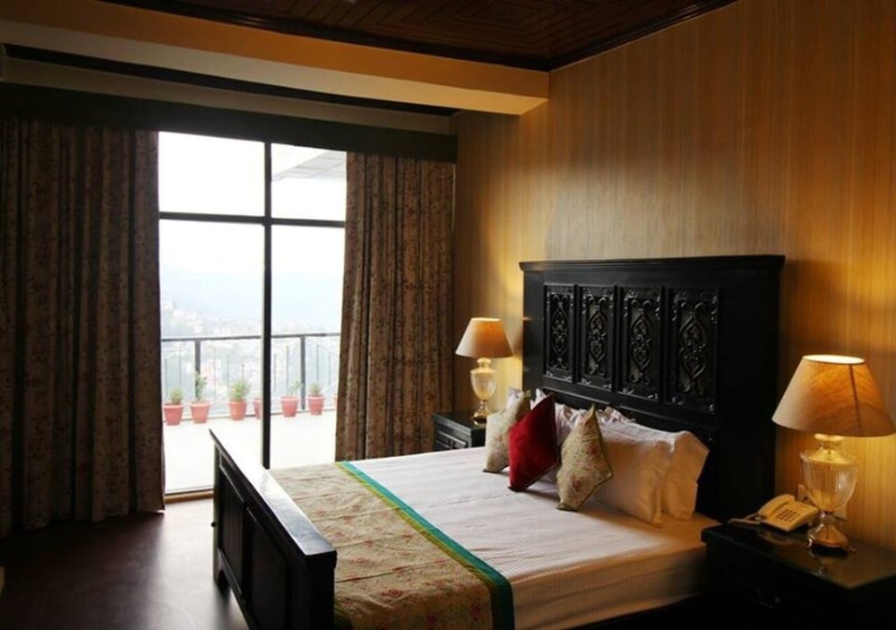Suite Room with Balcony & Valley views photo 1