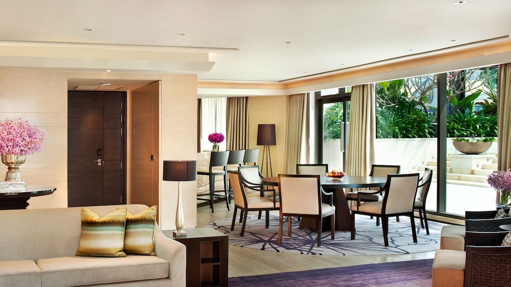 Suite, Terrace thumbnail 6