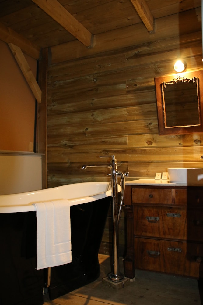 Perrine & Nanau's Lodge photo 2
