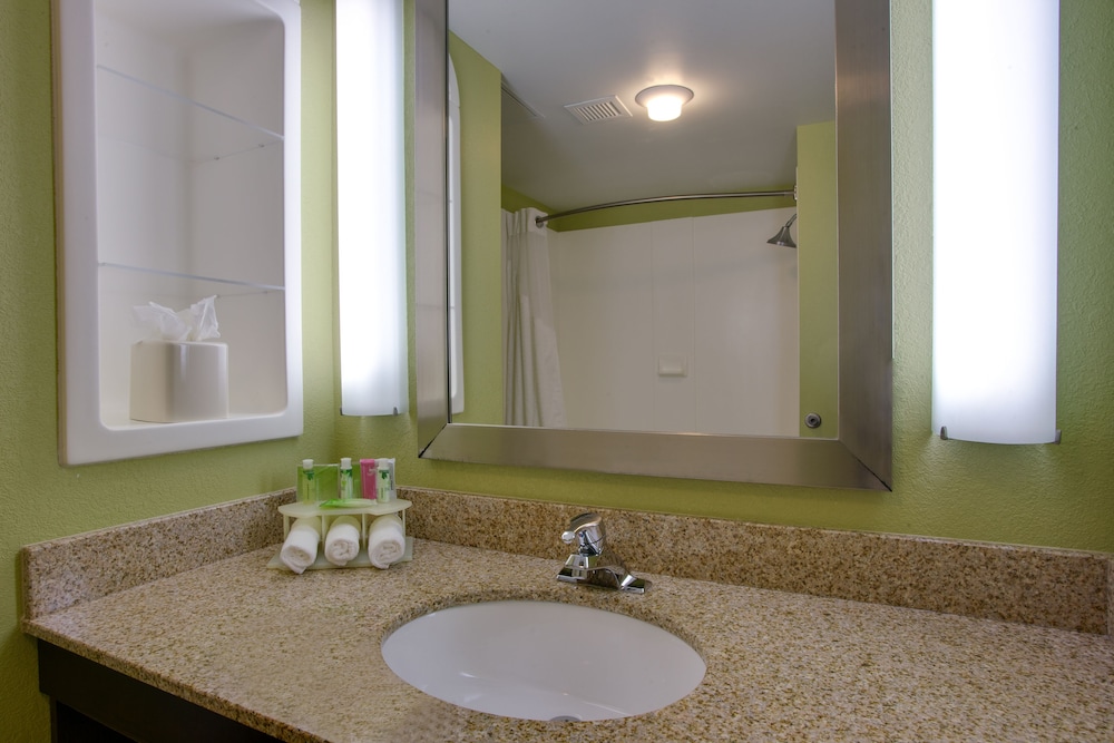 Suite, Multiple Beds - Photo 14
