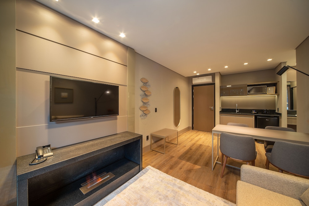 Suite - Photo 2