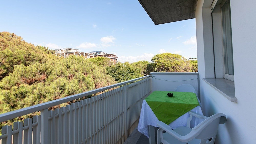Basic Double or Twin Room, 1 Bedroom, Balcony photo 2