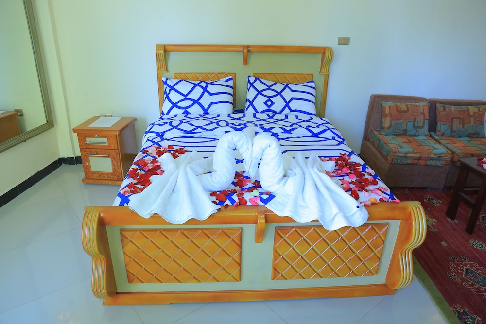 Deluxe Room, 1 Queen Bed - Photo 2